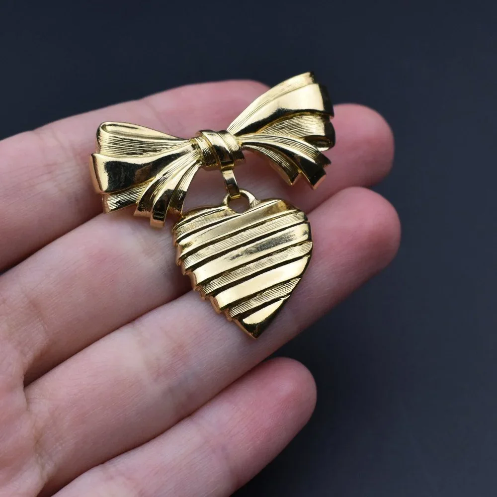 Small gold bow and heart brooch, elegant basic lapel pin